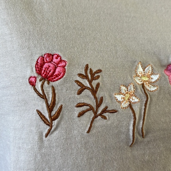 2 crop T-shirt bundle, Cotton On, Large, grey and tan. - Picture 11 of 15